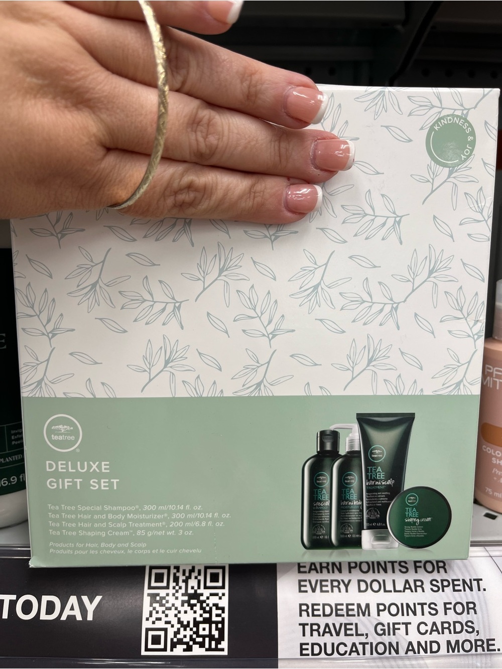 Tea Tree Deluxe Gift Set - Green & White Packaging